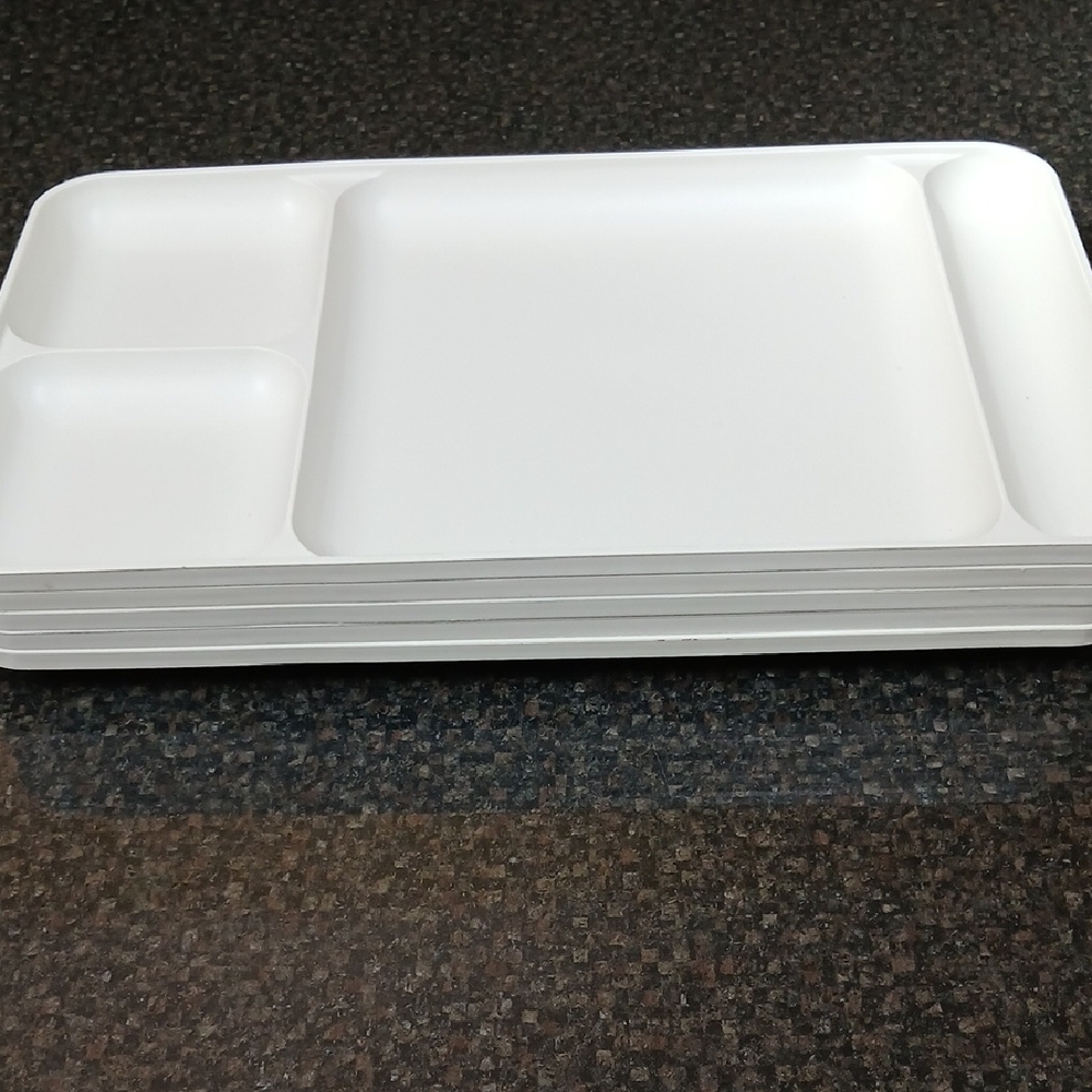 Tupperware White Compartment Dinner Plates - Set of 5